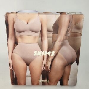 NIB Skims Seamless Sculpt Mid Waist Thong, Size S, Clay, Shaping & Sculpting